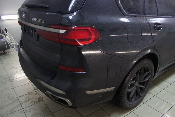 BMW X7 M - zmiana koloru
