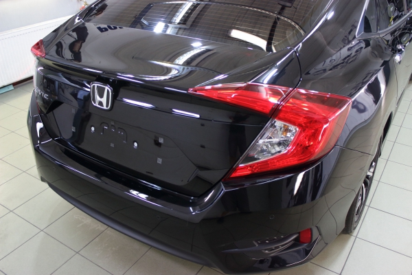 Honda Civic X-gen sedan - korekta lakieru + folia ochronna + 5-letnia powłoka ceramiczna